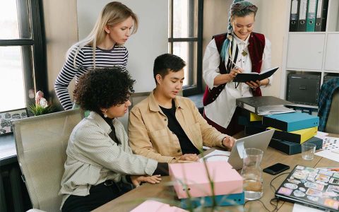 如何研究竞争对手在 Facebook 和 Instagram 上的广告活动