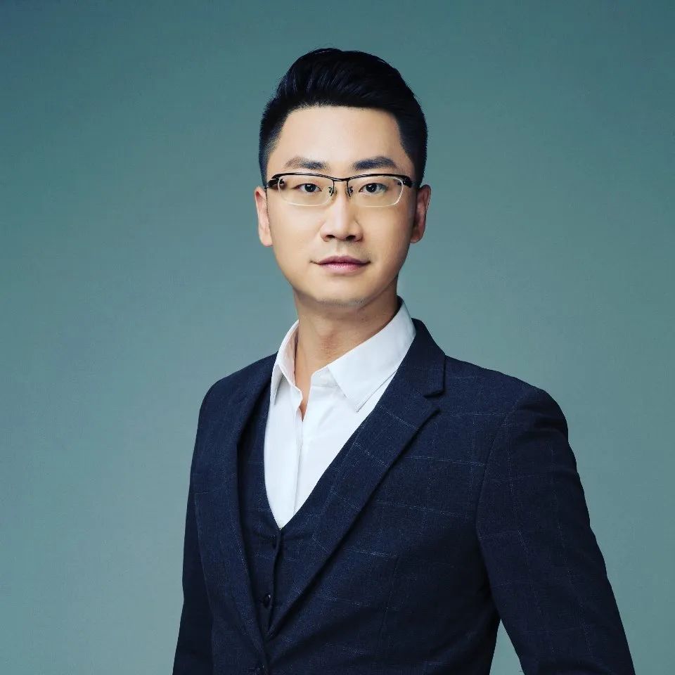 undefined 杀入全球千亿美容仪市场:AMIRO觅光出海靠的是品牌长期主义丨出海视界观