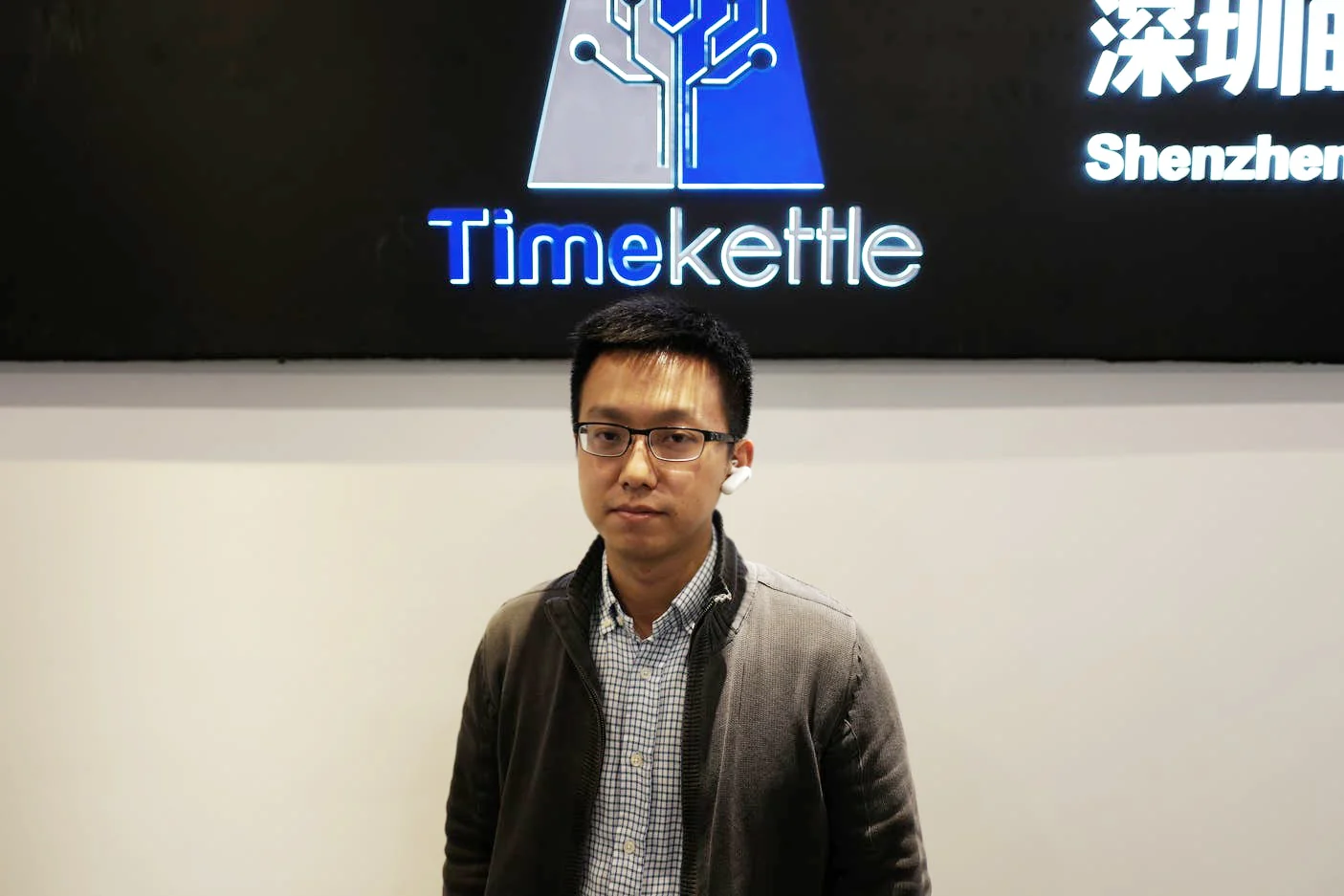 打败Google翻译的,居然是这副来自深圳的耳机