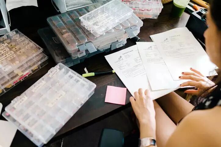 从布鲁克林小店到年销 4500 万美金!用 “有故事的珠宝” 圈住 72% 复购用户