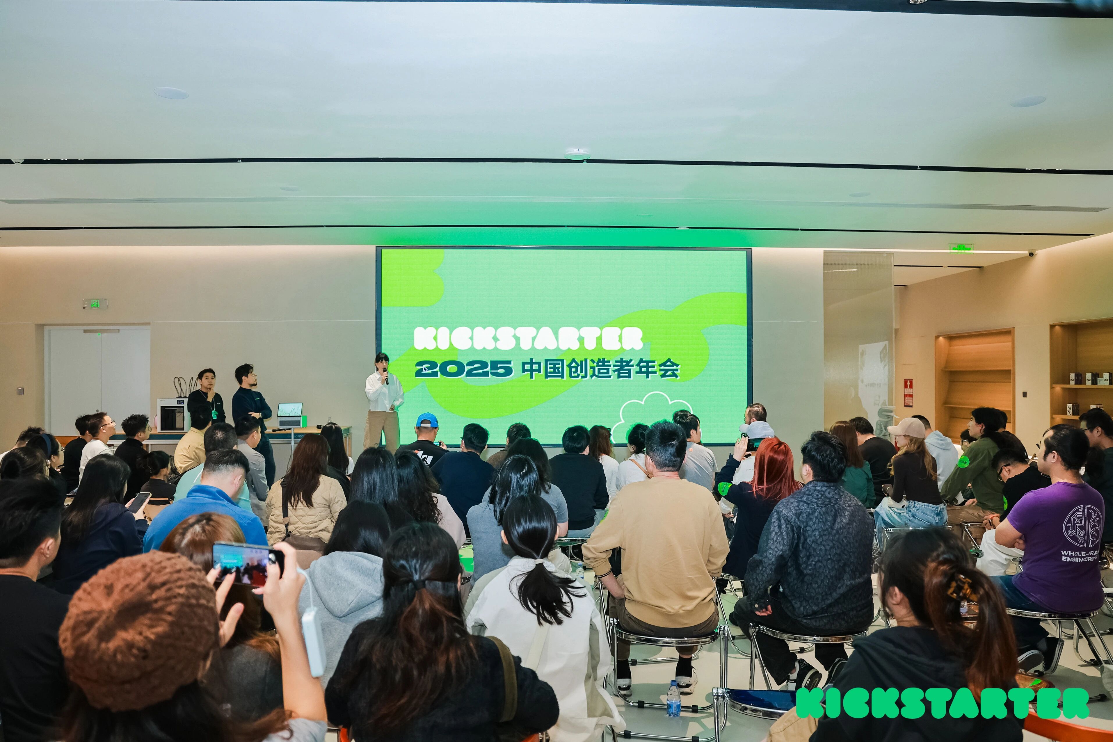 2026年,海外众筹的战场,正在从“造神”转向“育人”。