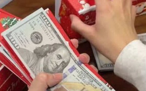 圣诞礼盒两月卖出近百万美元，一个低门槛产品为何如此好卖？