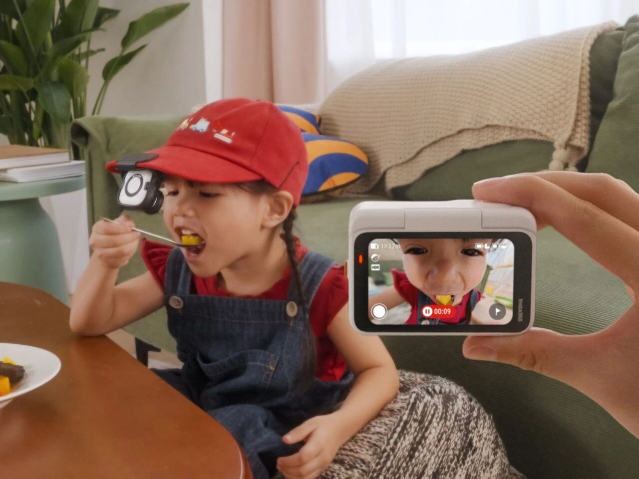 海外收入占比76%,品牌搜索贡献过半流量:Insta360的独立站,为什么能成为增长中枢?